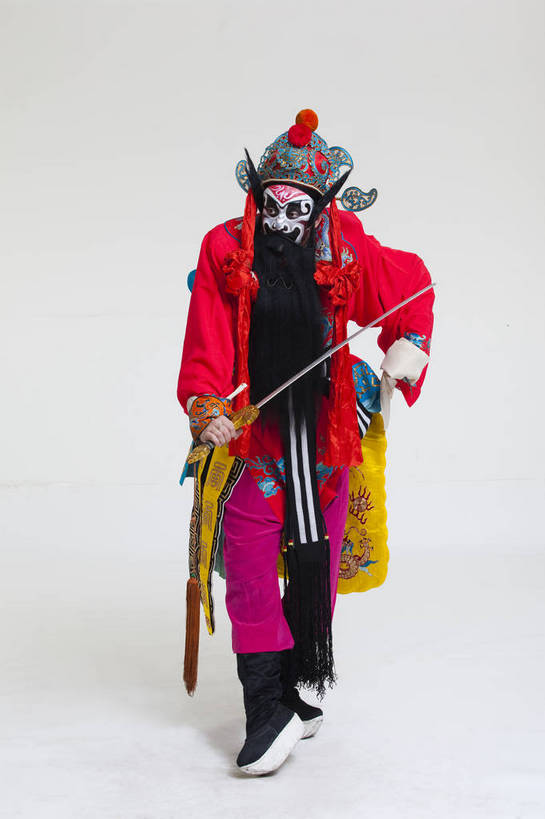 中年人,一个人,演员,竖图,彩色,白色背景,正面,化妆,北京,中国,亚洲,仅一个人,表演,艺术,造型,鲜艳,头饰,图片,注视,文化,脸谱,观察,看,站着,表情,竖,姿势,摄影,服饰,观看,动作,察看,关注,中国文化,戏剧,民族服饰,演出服,京剧,东亚,戏曲,国粹,钟馗,男人,中国人,全身,影棚拍摄,化装,中国戏曲,传统文化,舞台妆,角色,花脸,净,bj174