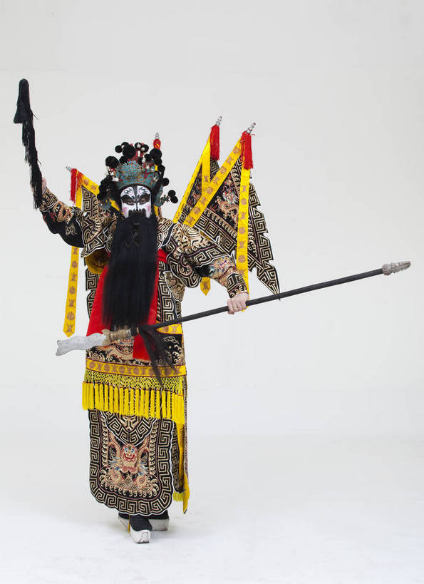 中年人,一个人,演员,竖图,彩色,白色背景,正面,化妆,北京,中国,亚洲,仅一个人,表演,艺术,造型,鲜艳,头饰,图片,注视,文化,脸谱,观察,看,站着,表情,竖,姿势,摄影,服饰,观看,动作,察看,关注,中国文化,戏剧,民族服饰,演出服,京剧,东亚,戏曲,国粹,男人,中国人,全身,影棚拍摄,化装,张飞,中国戏曲,传统文化,舞台妆,角色,花脸,净,bj174