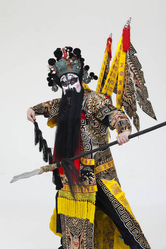 中年人,一个人,演员,竖图,彩色,白色背景,正面,化妆,北京,中国,亚洲,仅一个人,表演,艺术,造型,鲜艳,头饰,图片,注视,文化,脸谱,观察,看,站着,表情,竖,姿势,摄影,服饰,观看,动作,察看,关注,中国文化,戏剧,民族服饰,演出服,京剧,东亚,戏曲,国粹,男人,中国人,半身,影棚拍摄,化装,张飞,中国戏曲,传统文化,舞台妆,角色,花脸,净,bj174