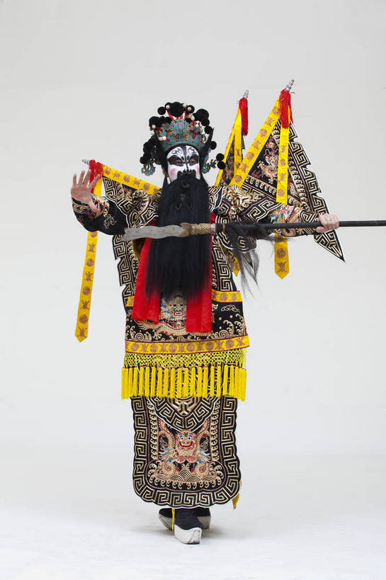 中年人,一个人,演员,竖图,彩色,白色背景,正面,化妆,北京,中国,亚洲,仅一个人,表演,艺术,造型,鲜艳,头饰,图片,注视,文化,脸谱,观察,看,站着,表情,竖,姿势,摄影,服饰,观看,动作,察看,关注,中国文化,戏剧,民族服饰,演出服,京剧,东亚,戏曲,国粹,男人,中国人,全身,影棚拍摄,化装,张飞,中国戏曲,传统文化,舞台妆,角色,花脸,净,bj174