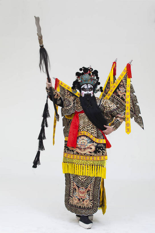 中年人,一个人,演员,竖图,彩色,白色背景,正面,化妆,北京,中国,亚洲,仅一个人,表演,艺术,造型,鲜艳,头饰,图片,注视,文化,脸谱,观察,看,站着,表情,竖,姿势,摄影,服饰,观看,动作,察看,关注,中国文化,戏剧,民族服饰,演出服,京剧,东亚,戏曲,国粹,男人,中国人,全身,影棚拍摄,化装,张飞,中国戏曲,传统文化,舞台妆,角色,花脸,净,bj174