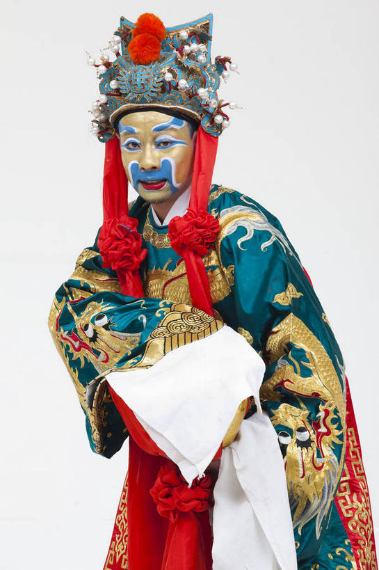 中年人,一个人,演员,竖图,彩色,白色背景,正面,化妆,北京,中国,亚洲,仅一个人,表演,艺术,造型,鲜艳,头饰,图片,注视,文化,脸谱,观察,看,站着,表情,竖,姿势,摄影,服饰,观看,动作,察看,关注,中国文化,戏剧,民族服饰,演出服,京剧,东亚,戏曲,国粹,武财神,男人,中国人,半身,影棚拍摄,化装,中国戏曲,传统文化,舞台妆,角色,老生,须生,正生,bj174