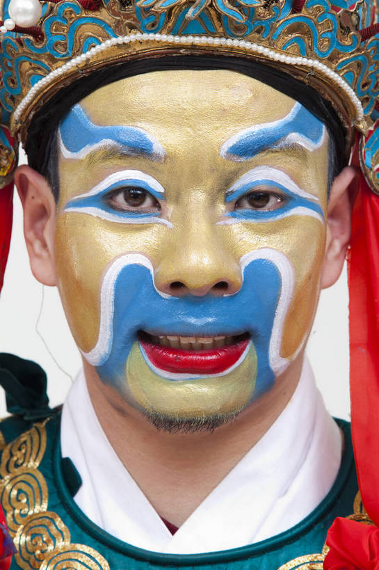 中年人,一个人,演员,竖图,彩色,白色背景,正面,化妆,北京,中国,亚洲,仅一个人,表演,艺术,造型,鲜艳,头饰,图片,注视,文化,脸谱,观察,看,站着,表情,竖,姿势,摄影,服饰,观看,动作,察看,关注,中国文化,戏剧,民族服饰,演出服,京剧,东亚,戏曲,国粹,武财神,男人,中国人,半身,影棚拍摄,化装,中国戏曲,传统文化,舞台妆,角色,老生,须生,正生,bj174