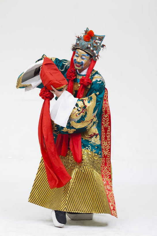 中年人,一个人,演员,竖图,彩色,白色背景,正面,化妆,北京,中国,亚洲,仅一个人,表演,艺术,造型,鲜艳,头饰,图片,注视,文化,脸谱,观察,看,站着,表情,竖,姿势,摄影,服饰,观看,动作,察看,关注,中国文化,戏剧,民族服饰,演出服,京剧,东亚,戏曲,国粹,武财神,男人,中国人,全身,影棚拍摄,化装,中国戏曲,传统文化,舞台妆,角色,老生,须生,正生,bj174