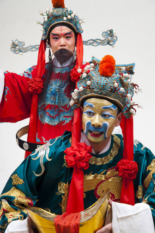 中年人,一个人,演员,竖图,彩色,白色背景,正面,化妆,北京,中国,亚洲,仅一个人,表演,艺术,造型,鲜艳,头饰,图片,注视,文化,脸谱,观察,看,站着,表情,竖,姿势,摄影,服饰,观看,动作,察看,关注,中国文化,戏剧,民族服饰,演出服,京剧,东亚,戏曲,国粹,文财神,武财神,男人,中国人,半身,影棚拍摄,化装,中国戏曲,传统文化,舞台妆,角色,老生,须生,正生,bj174