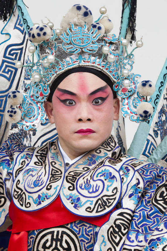 一个人,演员,竖图,彩色,白色背景,正面,化妆,北京,中国,亚洲,仅一个人,表演,艺术,造型,鲜艳,头饰,图片,注视,文化,脸谱,观察,看,站着,表情,竖,姿势,摄影,服饰,观看,动作,察看,关注,中国文化,戏剧,民族服饰,演出服,京剧,东亚,国粹,男人,中国人,年轻人,半身,影棚拍摄,化装,中国戏曲,武生,传统文化,赵云,舞台妆,bj174