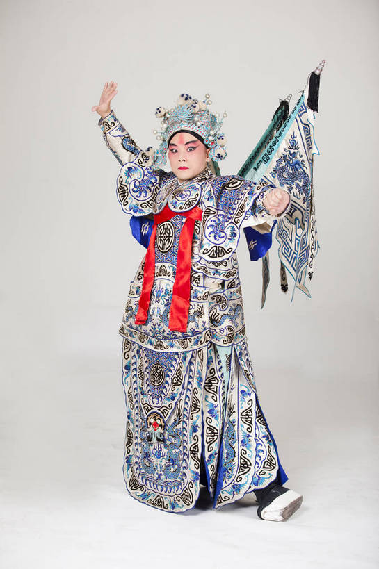 一个人,演员,竖图,彩色,白色背景,正面,化妆,北京,中国,亚洲,仅一个人,表演,艺术,造型,鲜艳,头饰,图片,注视,文化,脸谱,观察,看,站着,表情,竖,姿势,摄影,服饰,观看,动作,察看,关注,中国文化,戏剧,民族服饰,演出服,京剧,东亚,国粹,男人,中国人,年轻人,全身,影棚拍摄,化装,中国戏曲,武生,传统文化,赵云,舞台妆,bj174