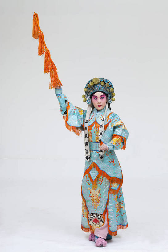 一个人,演员,竖图,彩色,白色背景,正面,化妆,北京,中国,亚洲,仅一个人,表演,艺术,造型,鲜艳,头饰,图片,注视,文化,脸谱,观察,看,站着,表情,竖,姿势,摄影,服饰,观看,动作,察看,关注,中国文化,戏剧,民族服饰,演出服,京剧,东亚,国粹,花木兰,女人,中国人,年轻人,全身,影棚拍摄,化装,中国戏曲,传统文化,舞台妆,刀马旦,bj174