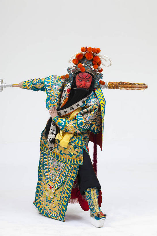 中年人,一个人,演员,竖图,彩色,白色背景,正面,化妆,北京,中国,亚洲,仅一个人,表演,艺术,造型,鲜艳,头饰,图片,注视,文化,脸谱,观察,看,站着,表情,竖,姿势,摄影,服饰,观看,动作,察看,关注,中国文化,戏剧,民族服饰,演出服,京剧,东亚,国粹,美猴王,男人,中国人,全身,影棚拍摄,化装,中国戏曲,武生,传统文化,舞台妆,bj174