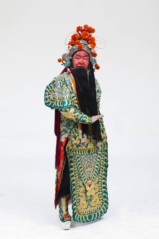 中年人,一个人,演员,竖图,彩色,白色背景,正面,化妆,北京,中国,亚洲,仅一个人,表演,艺术,造型,鲜艳,头饰,图片,注视,文化,脸谱,观察,看,站着,表情,竖,姿势,摄影,服饰,观看,动作,察看,关注,中国文化,戏剧,民族服饰,演出服,京剧,东亚,国粹,美猴王,男人,中国人,全身,影棚拍摄,化装,中国戏曲,武生,传统文化,舞台妆,bj174