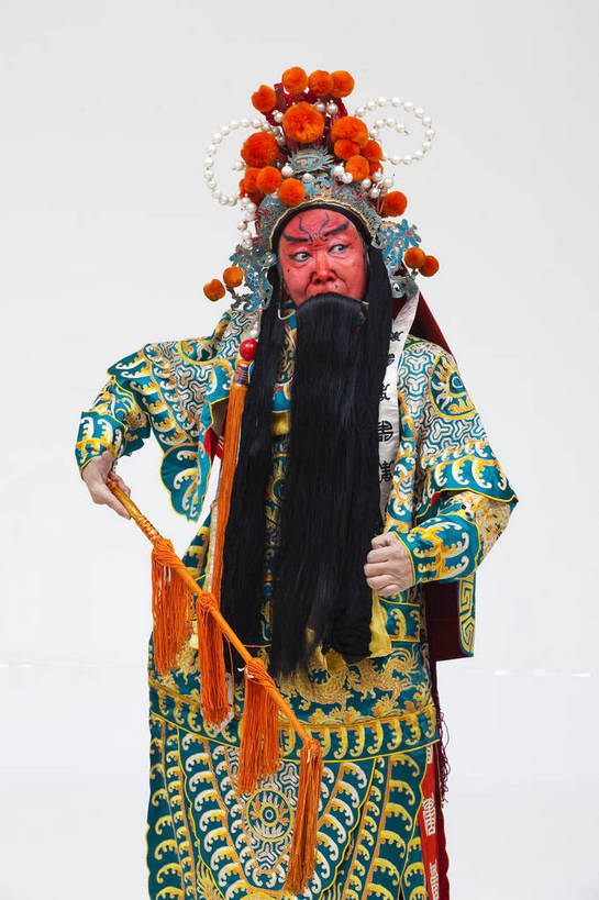 中年人,一个人,演员,竖图,彩色,白色背景,正面,化妆,北京,中国,亚洲,仅一个人,表演,艺术,造型,鲜艳,头饰,图片,注视,文化,脸谱,观察,看,站着,表情,竖,姿势,摄影,服饰,观看,动作,察看,关注,中国文化,戏剧,民族服饰,演出服,京剧,东亚,国粹,美猴王,男人,中国人,半身,影棚拍摄,化装,中国戏曲,武生,传统文化,舞台妆,bj174