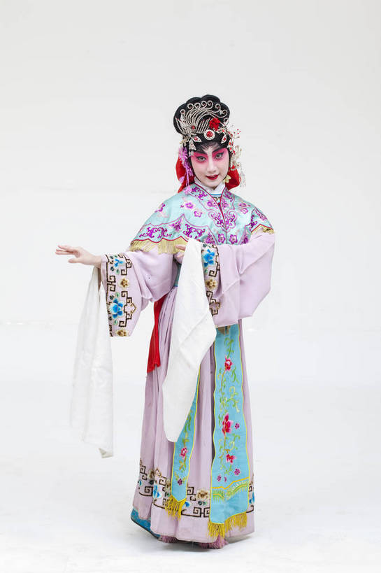 一个人,演员,竖图,彩色,白色背景,正面,化妆,北京,中国,亚洲,仅一个人,表演,艺术,造型,鲜艳,头饰,图片,注视,文化,脸谱,观察,看,站着,表情,竖,姿势,摄影,服饰,观看,动作,察看,关注,中国文化,戏剧,民族服饰,演出服,京剧,东亚,国粹,花旦,女人,中国人,年轻人,全身,影棚拍摄,化装,中国戏曲,传统文化,舞台妆,bj174