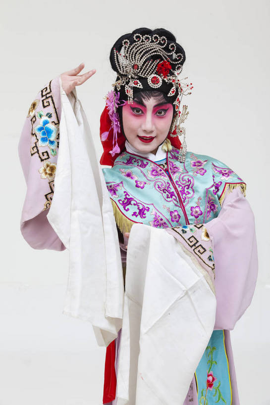 一个人,演员,竖图,彩色,白色背景,正面,化妆,北京,中国,亚洲,仅一个人,表演,艺术,造型,鲜艳,头饰,图片,注视,文化,脸谱,观察,看,站着,表情,竖,姿势,摄影,服饰,观看,动作,察看,关注,中国文化,戏剧,民族服饰,演出服,京剧,东亚,国粹,花旦,女人,中国人,年轻人,半身,影棚拍摄,化装,中国戏曲,传统文化,舞台妆,bj174