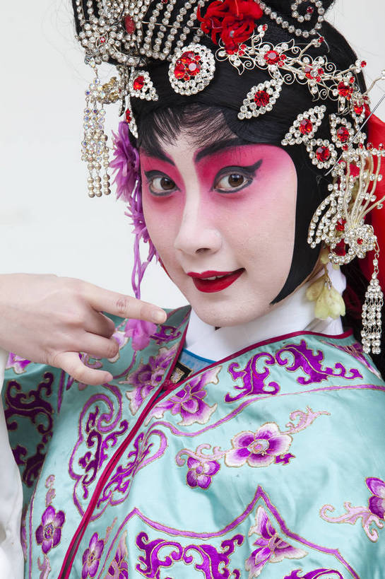 一个人,演员,竖图,彩色,白色背景,正面,化妆,北京,中国,亚洲,仅一个人,表演,艺术,造型,鲜艳,头饰,图片,注视,文化,脸谱,观察,看,站着,表情,竖,姿势,摄影,服饰,头像,观看,动作,察看,关注,中国文化,戏剧,民族服饰,演出服,京剧,东亚,国粹,花旦,女人,中国人,年轻人,影棚拍摄,化装,中国戏曲,传统文化,舞台妆,bj174