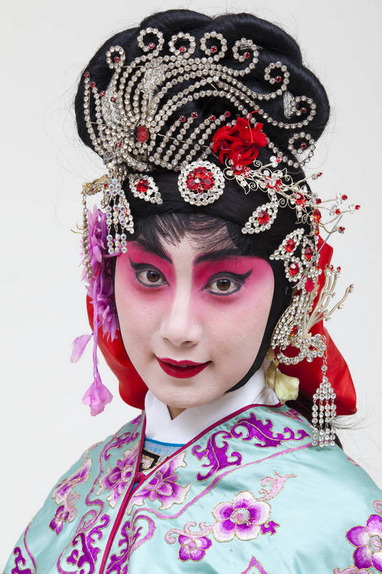 一个人,演员,竖图,彩色,白色背景,正面,化妆,北京,中国,亚洲,仅一个人,表演,艺术,造型,鲜艳,头饰,图片,注视,文化,脸谱,观察,看,站着,表情,竖,姿势,摄影,服饰,头像,观看,动作,察看,关注,中国文化,戏剧,民族服饰,演出服,京剧,东亚,国粹,花旦,女人,中国人,年轻人,影棚拍摄,化装,中国戏曲,传统文化,舞台妆,bj174