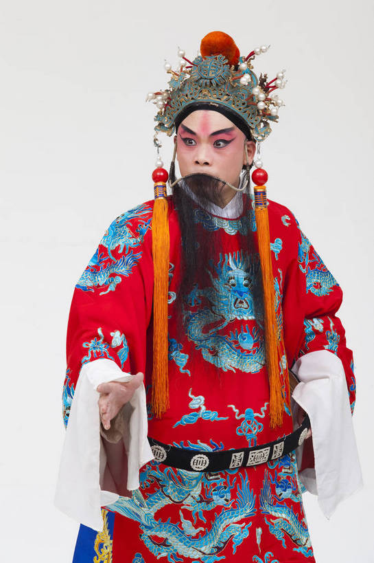 中年人,一个人,演员,竖图,彩色,白色背景,正面,化妆,北京,中国,亚洲,仅一个人,表演,艺术,造型,鲜艳,头饰,图片,注视,文化,脸谱,观察,看,站着,表情,竖,姿势,摄影,服饰,观看,动作,察看,关注,中国文化,戏剧,民族服饰,演出服,京剧,东亚,戏曲,国粹,刘备,男人,中国人,半身,影棚拍摄,化装,中国戏曲,传统文化,舞台妆,角色,老生,须生,正生,bj174