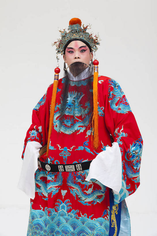 中年人,一个人,演员,竖图,彩色,白色背景,正面,化妆,北京,中国,亚洲,仅一个人,表演,艺术,造型,鲜艳,头饰,图片,注视,文化,脸谱,观察,看,站着,表情,竖,姿势,摄影,服饰,观看,动作,察看,关注,中国文化,戏剧,民族服饰,演出服,京剧,东亚,戏曲,国粹,刘备,男人,中国人,半身,影棚拍摄,化装,中国戏曲,传统文化,舞台妆,角色,老生,须生,正生,bj174