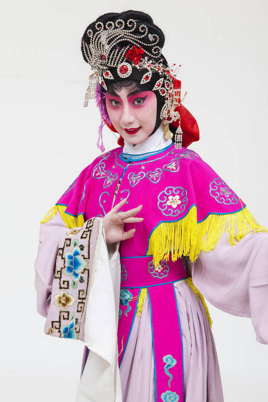 一个人,演员,竖图,彩色,白色背景,正面,化妆,北京,中国,亚洲,仅一个人,表演,艺术,造型,鲜艳,头饰,图片,注视,文化,脸谱,观察,看,站着,表情,竖,姿势,摄影,服饰,观看,动作,察看,关注,中国文化,戏剧,民族服饰,演出服,京剧,东亚,国粹,花旦,女人,中国人,年轻人,半身,影棚拍摄,化装,中国戏曲,传统文化,舞台妆,bj174