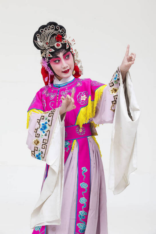 一个人,演员,竖图,彩色,白色背景,正面,化妆,北京,中国,亚洲,仅一个人,表演,艺术,造型,鲜艳,头饰,图片,注视,文化,脸谱,观察,看,站着,表情,竖,姿势,摄影,服饰,观看,动作,察看,关注,中国文化,戏剧,民族服饰,演出服,京剧,东亚,国粹,花旦,女人,中国人,年轻人,半身,影棚拍摄,化装,中国戏曲,传统文化,舞台妆,bj174