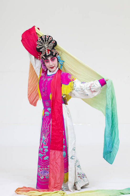 一个人,演员,竖图,彩色,白色背景,正面,化妆,北京,中国,亚洲,仅一个人,表演,艺术,造型,鲜艳,头饰,图片,注视,文化,脸谱,观察,看,站着,表情,竖,姿势,摄影,服饰,观看,动作,察看,关注,中国文化,戏剧,民族服饰,演出服,京剧,东亚,国粹,青衣,女人,中国人,年轻人,全身,影棚拍摄,化装,中国戏曲,传统文化,天女,舞台妆,bj174