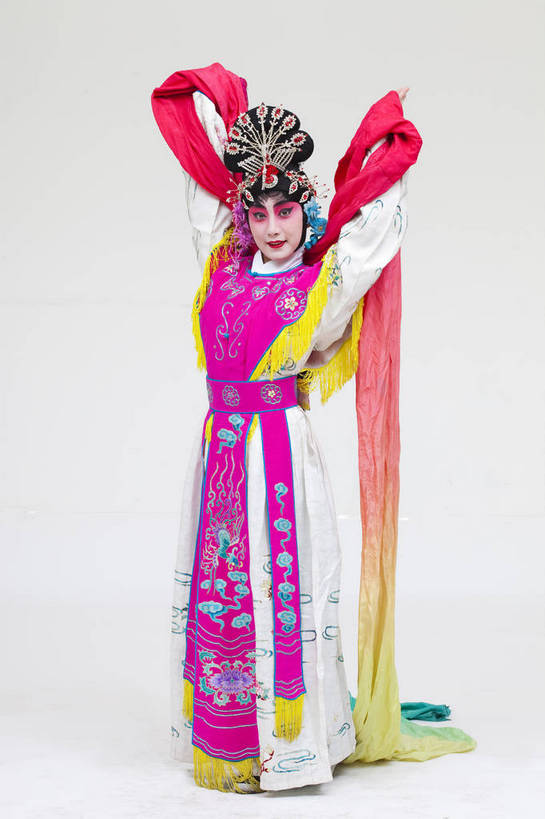 一个人,演员,竖图,彩色,白色背景,正面,化妆,北京,中国,亚洲,仅一个人,表演,艺术,造型,鲜艳,头饰,图片,注视,文化,脸谱,观察,看,站着,表情,竖,姿势,摄影,服饰,观看,动作,察看,关注,中国文化,戏剧,民族服饰,演出服,京剧,东亚,国粹,青衣,女人,中国人,年轻人,全身,影棚拍摄,化装,中国戏曲,传统文化,天女,舞台妆,bj174