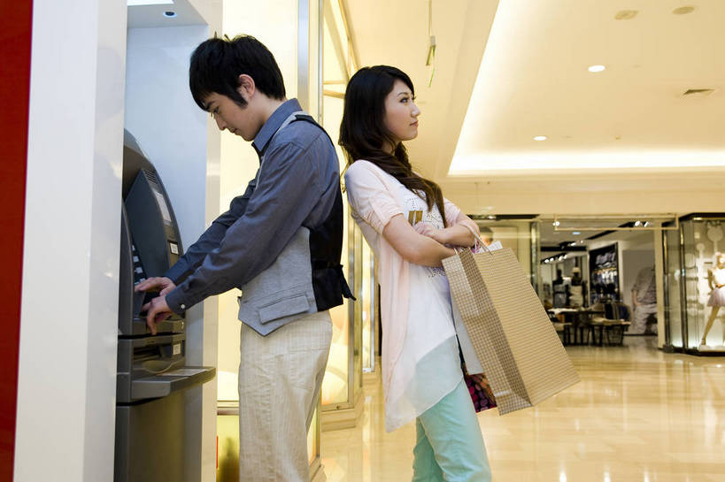 东方人,两个人,商店,站,横图,彩色,室内,白天,侧面,高跟鞋,爱情,时尚,快乐,纯洁,消费,取款机,商场,北京,中国,亚洲,商品,图片,购物袋,首都,休闲装,顾客,衣服,休闲,活力,可爱,乐趣,亲密,童年,童趣,金融,摄影,生活方式,经济,等待,盘发,优美,取款,流通,贸易,童真,atm机,东亚,烂漫,无邪,自动柜员机,中华人民共和国,北京市,京,北平,华北地区,朝阳区,天真,自动取款机,男人,男性,年轻男性,年轻女性,女人,女性,亚洲人,中国人,年轻人,情侣,休闲活动,半身,购物中心,北京CBD,北京商务中心区,世贸天阶,中国北京大北窑,商业活动,bj174