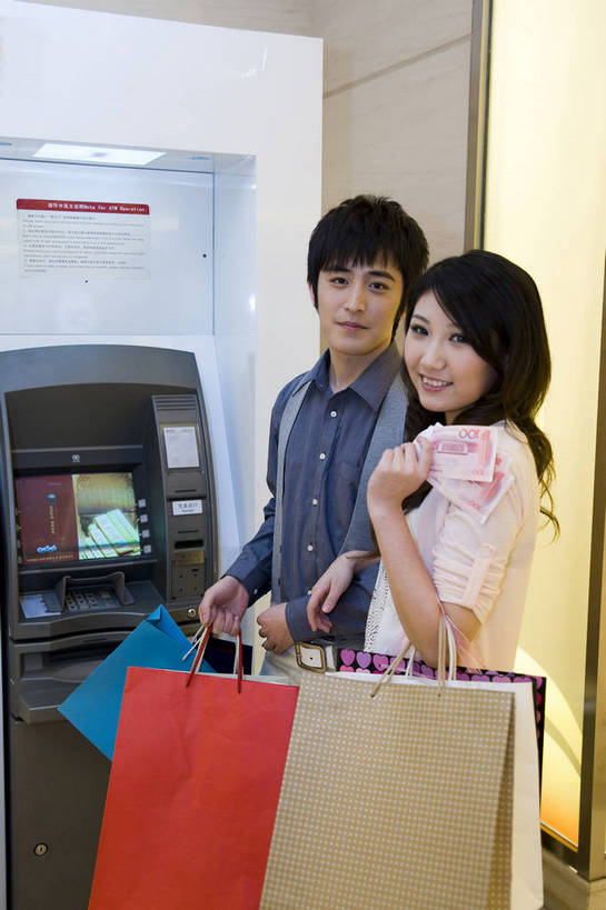 东方人,两个人,商店,站,竖图,彩色,室内,白天,侧面,高跟鞋,爱情,时尚,快乐,纯洁,消费,取款机,商场,北京,中国,亚洲,商品,图片,购物袋,首都,休闲装,顾客,衣服,休闲,活力,可爱,乐趣,亲密,童年,童趣,金融,摄影,生活方式,经济,等待,盘发,优美,取款,流通,贸易,童真,atm机,东亚,烂漫,无邪,自动柜员机,中华人民共和国,北京市,京,北平,华北地区,朝阳区,天真,自动取款机,男人,男性,年轻男性,年轻女性,女人,女性,亚洲人,中国人,年轻人,情侣,休闲活动,半身,购物中心,北京CBD,北京商务中心区,世贸天阶,中国北京大北窑,商业活动,bj174