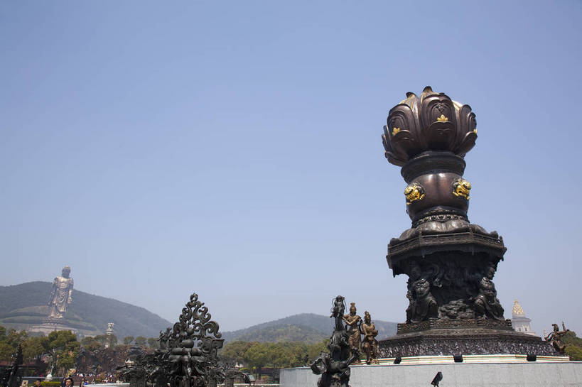 无人,寺庙,横图,彩色,室外,白天,旅游,度假,名胜古迹,标志建筑,地标,建筑,雕塑,中国,亚洲,游人,遗迹,雕像,佛像,图片,景观,建筑群,古典,古迹,文物,娱乐,建设,古建筑,江苏,九龙灌浴,无锡,祥符寺,大佛,享受,休闲,灵山,旅游胜地,放松,摄影,宗教,风光,神圣,中国文化,古文明,东亚,中华人民共和国,庄严,旅行,传统文化,bj174