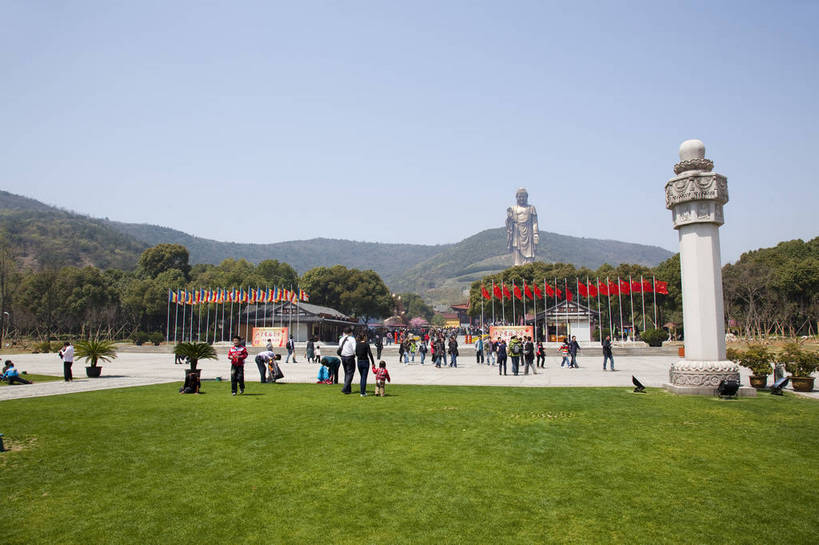 寺庙,横图,彩色,室外,白天,旅游,度假,草坪,名胜古迹,树林,标志建筑,地标,建筑,雕塑,中国,亚洲,游客,游人,遗迹,雕像,佛像,图片,景观,建筑群,古典,古迹,文物,娱乐,建设,古建筑,江苏,无锡,祥符寺,大佛,石柱,享受,休闲,灵山,旅游胜地,放松,摄影,宗教,风光,神圣,中国文化,古文明,东亚,中华人民共和国,庄严,旅行,传统文化,bj174