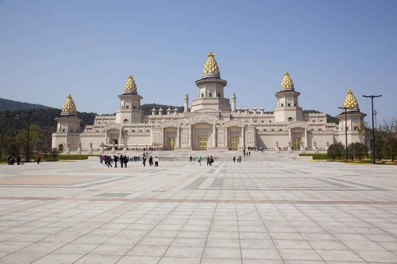 广场,寺庙,宫殿,横图,彩色,室外,白天,旅游,度假,名胜古迹,标志建筑,地标,建筑,中国,亚洲,游客,游人,遗迹,图片,景观,建筑群,古典,古迹,文物,娱乐,建设,梵宫,古建筑,江苏,无锡,祥符寺,享受,休闲,灵山,旅游胜地,放松,摄影,宗教,风光,神圣,中国文化,古文明,东亚,中华人民共和国,庄严,旅行,传统文化,bj174