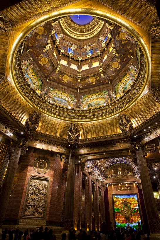 寺庙,宫殿,竖图,彩色,室内,白天,旅游,度假,名胜古迹,标志建筑,地标,建筑,中国,亚洲,游客,游人,遗迹,图片,屋顶,景观,建筑群,灯光,古典,豪华,古迹,文物,娱乐,建设,梵宫,古建筑,江苏,无锡,祥符寺,壁画,享受,休闲,灵山,旅游胜地,放松,摄影,宗教,神圣,中国文化,金碧辉煌,古文明,东亚,中华人民共和国,庄严,旅行,传统文化,bj174