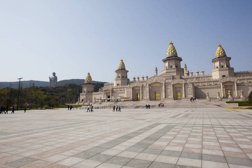 广场,寺庙,宫殿,横图,彩色,室外,白天,旅游,度假,名胜古迹,标志建筑,地标,建筑,中国,亚洲,游客,游人,遗迹,图片,景观,建筑群,古典,古迹,文物,娱乐,建设,梵宫,古建筑,江苏,无锡,祥符寺,享受,休闲,灵山,旅游胜地,放松,摄影,宗教,风光,神圣,中国文化,古文明,东亚,中华人民共和国,庄严,旅行,传统文化,bj174