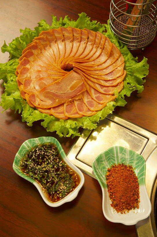 无人,竖图,烧烤,蔬菜,静物,餐具,新鲜,调料,肉,美味,食品,烤架,烤肉,营养,蘸料,培根,美食,饮食,食物,特产,摄影,有机食品,绿色食品,影棚,摄影棚,影棚拍摄,拍摄,bj174