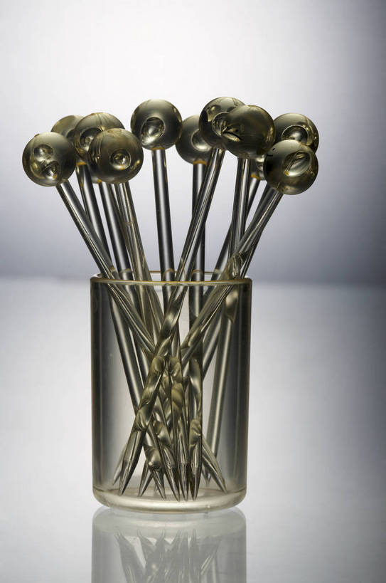 无人,竖图,时尚,静物,杯子,餐具,锐利,工具,商品,塑料,酒杯,容器,水果叉,多个,尖锐,样式,玻璃杯,bj174