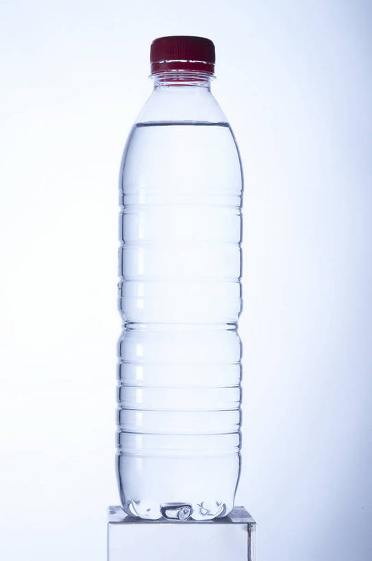 无人,竖图,特写,棚拍,静物,喝,透明,水瓶,饮品,背光,生活,营养,饮料,瓶子,矿泉水,品味,健康,优雅,简单,情调,逆光,蒸馏水,格调,矿物质,晶莹,bj174