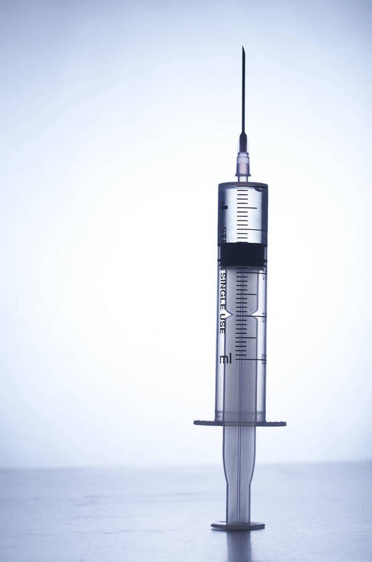 无人,医院,竖图,特写,棚拍,静物,锐利,血,医药,液体,健康,疼痛,注射,保健,药物,医疗,病毒,锋利,疾病,卫生,疫苗,注射器,尖锐,消毒,痛苦,针头,医疗器械,艾滋病,医疗工具,逆光,危险,感染,bj174