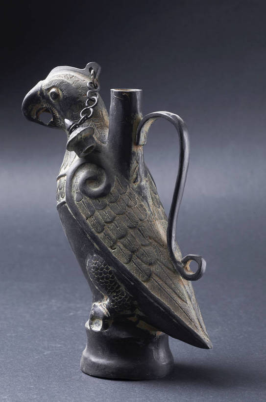 无人,竖图,棚拍,鸟,鹦鹉,静物,中国,鸟类,雕刻,图案,酒壶,历史,文化,文物,动物,多个,器皿,可爱,活泼,工艺,珍贵,象征,深色,精细,观赏鸟,青铜器,bj174