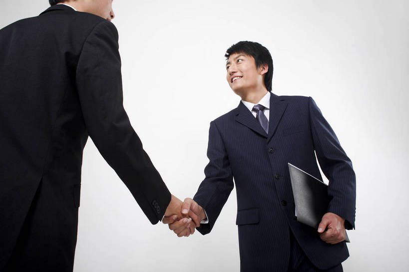 东方人,两个人,商务人士,握手,微笑,横图,彩色,照片,室内,白色背景,正面,衬衫,西装,商务,安全,成功,合作,团队,职员,亚洲,中年,伸展,套装,正装,平静,人像,工作,领带,年轻,生活,注视,黄种人,现代,东方,两个,白色,观察,看,职业,健康,成年,成人,成熟,色彩,压力,友好,专注,舒展,金融,摄影,影棚,生活方式,经济,观看,宁静,察看,姿态,关注,气质,礼仪,目标,礼貌,和平,安详,贸易,形象,太平,安适,安好,宁靖,接洽,交流,团结,协作,男人,男性,年轻男性,亚洲人,中国人,年轻人,白领,商人,上班族,相片,沟通,站立,衬衣,拍摄,商业,照相,白领阶层,办公室职员,升职,行为,bj174