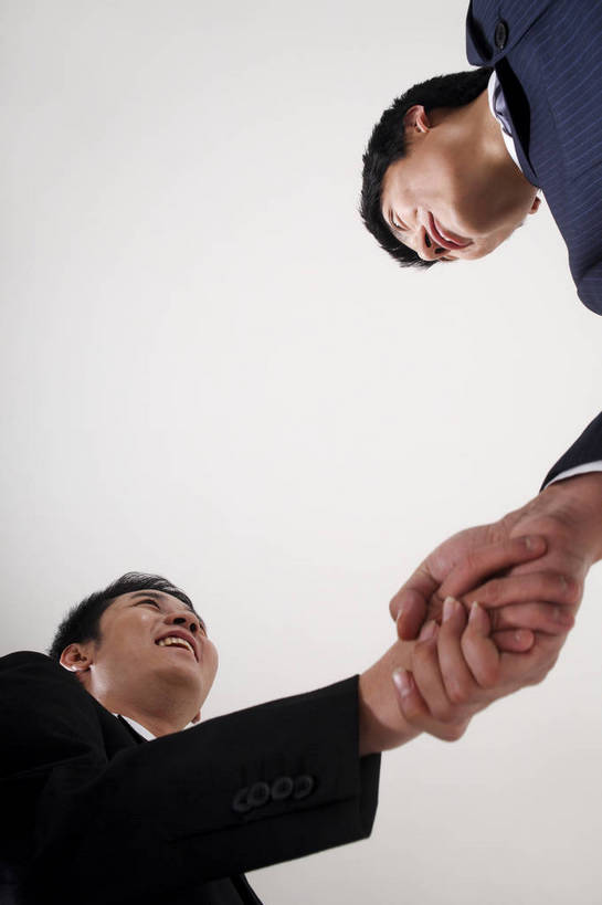 东方人,两个人,商务人士,握手,微笑,竖图,彩色,照片,室内,白色背景,正面,仰视,衬衫,西装,商务,安全,成功,合作,团队,职员,亚洲,中年,伸展,套装,正装,平静,人像,工作,领带,年轻,生活,注视,黄种人,现代,东方,两个,白色,观察,看,职业,健康,成年,成人,成熟,色彩,压力,友好,专注,舒展,金融,摄影,影棚,生活方式,经济,观看,宁静,察看,姿态,关注,气质,礼仪,目标,礼貌,和平,安详,贸易,形象,太平,安适,安好,宁靖,接洽,交流,团结,协作,男人,男性,年轻男性,亚洲人,中国人,年轻人,白领,商人,上班族,相片,沟通,站立,低角度拍摄,衬衣,拍摄,商业,照相,白领阶层,办公室职员,升职,行为,bj174