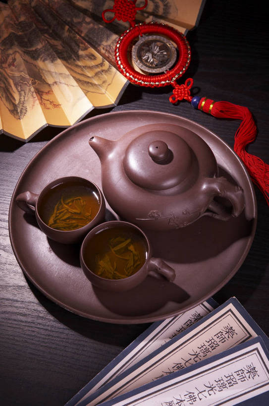 无人,摄影师,竖图,棚拍,静物,书籍,红色背景,折扇,文化,古色古香,特色,书本,中国结,摄影,紫砂壶,影棚,精致,古书,文明,摄影棚,摄像师,雅致,茶杯,书,图书,影棚拍摄,拍摄,文献,古籍,线装,线装书,bj174
