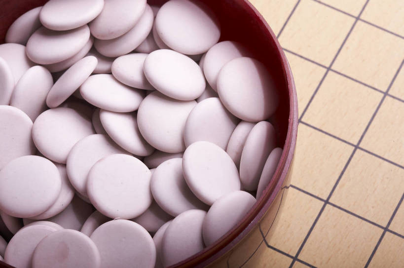 摄影师,横图,俯视,室内,白天,静物,中国,古老,民俗,图片,灯光,历史,文化,传统,东方,民族,棋子,棋盘,安静,下棋,摄影,围棋,摄像师,幽静,高角度拍摄,bj174