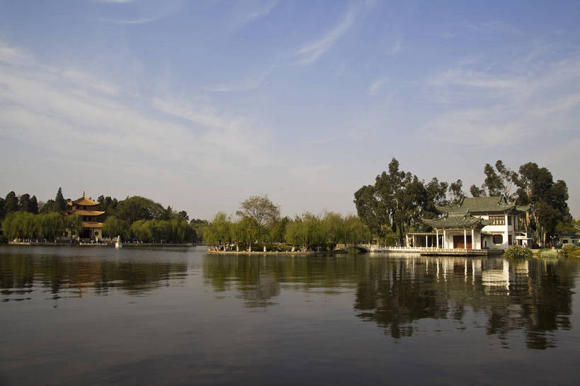 无人,横图,彩色,室外,白天,旅游,度假,湖,名胜古迹,标志建筑,城市,地标,建筑,昆明,中国,遗迹,图片,建筑群,古典,古迹,历史,文物,娱乐,建设,古建筑,云南,树木,古代,地标建筑,凉亭,享受,休闲,旅游胜地,放松,摄影,都市风光,文明,中国文化,古文明,滇池,古远,旅行,传统文化,大观楼,bj174