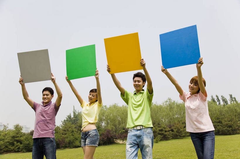 东方人,成年人,伙伴,公园,笑,横图,彩色,室外,白天,度假,时尚,快乐,友谊,幸福,纯洁,合作,团队,草地,草坪,树林,一排,图片,许多人,休闲装,树,自然,彩纸,站着,一群人,郊游,休闲,健康,放松,活力,可爱,乐趣,美女,童年,童趣,摄影,生活方式,轻松,同伴,卡纸,户外活动,童真,烂漫,无邪,天真,友情,男人,男性,年轻男性,年轻女性,女人,女性,亚洲人,中国人,年轻人,休闲活动,举起,半身,bj174