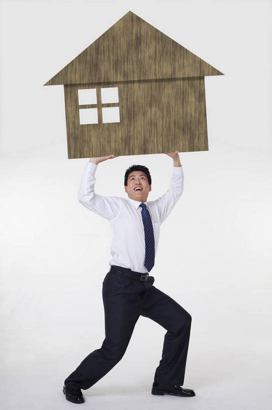 东方人,成年人,一个人,商务人士,商务男性,微笑,竖图,彩色,衬衫,商务,时尚,快乐,幸福,纯洁,成功,信心,数码,科技,阴影,套装,正装,网络,图片,高光,几何,计算机图形,合成,模型,站着,概念,活力,可爱,童年,童趣,压力,摄影,生活方式,电脑合成图,数码合成图,合成图,商务装,工薪阶层,童真,贷款,烂漫,无邪,写实,具体,具象,奴隶,房贷,天真,男人,男性,年轻男性,亚洲人,中国人,年轻人,白领,上班族,举起,衬衣,西服,房子,房奴,bj174