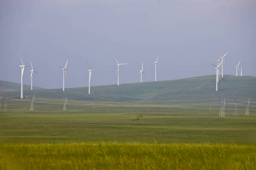 无人,横图,彩色,室外,白天,草地,草原,田园,风车,中国,亚洲,环保,电力,钢材,电缆,电线,图片,支架,电塔,白云,天空,自然,蒙,摄影,新能源,能源,风光,支撑,资源,原野,供电设备,高压线,东亚,高压电塔,内蒙古,高压输电线,中华人民共和国,华北地区,高压电线塔,高压塔,内蒙古自治区,锡林浩特,bj174