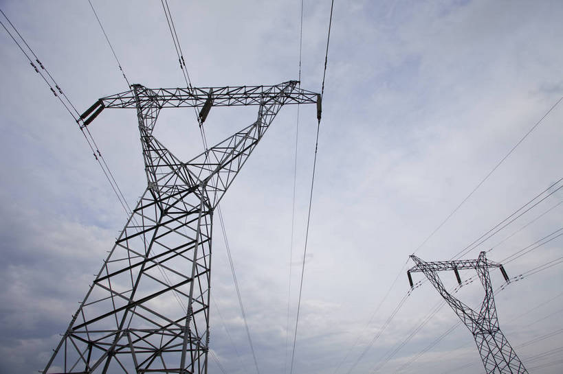 无人,横图,彩色,室外,白天,草原,田园,电力,钢材,电缆,电线,图片,支架,电塔,白云,天空,自然,摄影,能源,风光,支撑,资源,供电设备,高压线,高压电塔,高压输电线,高压电线塔,高压塔,bj174