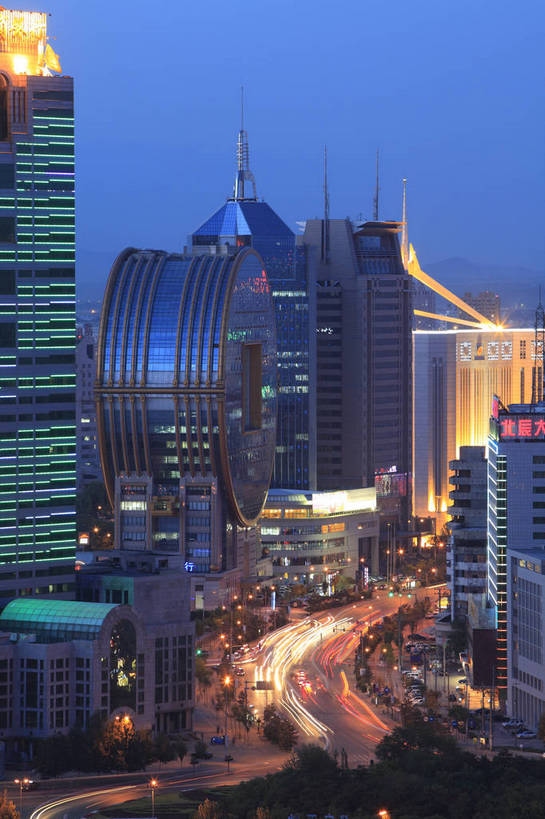 无人,竖图,俯视,彩色,室外,美景,城市,道路,建筑,街道,路,夜景,公路,中国,图片,景观,灯光,交通,现代建筑,摩天大厦,商务楼,景色,摄影,辽宁,沈阳,灯火辉煌,马路,高楼,商业中心,方圆大厦,bj174