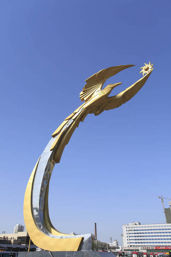 无人,火车站,竖图,彩色,室外,白天,城市,建筑,雕塑,中国,凤凰,图片,景观,现代建筑,商务楼,摄影,象征,辽宁,沈阳,高楼,bj174