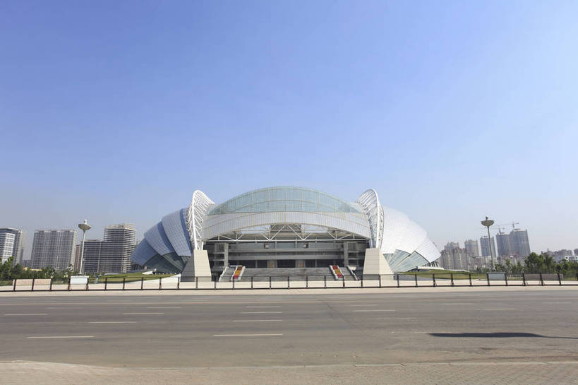 无人,体育馆,广场,横图,彩色,室外,特写,白天,旅游,度假,名胜古迹,标志建筑,城市,地标,建筑,中国,遗迹,图片,景观,古迹,文物,娱乐,建设,古建筑,现代建筑,享受,休闲,旅游胜地,放松,摄影,古文明,辽宁,沈阳,奥体中心,bj174