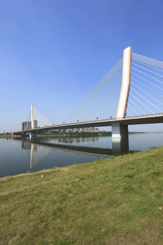 无人,竖图,彩色,室外,特写,白天,旅游,度假,名胜古迹,标志建筑,城市,大桥,地标,建筑,桥梁,中国,亚洲,遗迹,图片,景观,斜拉桥,桥,古迹,文物,娱乐,建设,古建筑,现代建筑,享受,休闲,旅游胜地,放松,摄影,古文明,东亚,辽宁,辽宁省,沈阳,中华人民共和国,省会,沈阳市,辽,东北地区,斜张桥,河,东北,中国东北地区,东北三省,东三省,富民桥,浑河,bj174